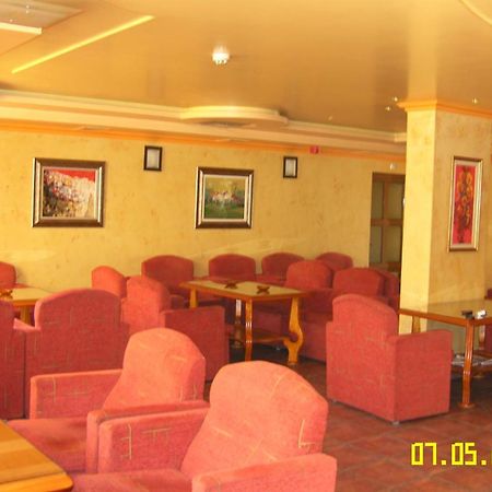 Family Hotel Silvestar เวลีคอเทอร์โนโว ภายนอก รูปภาพ