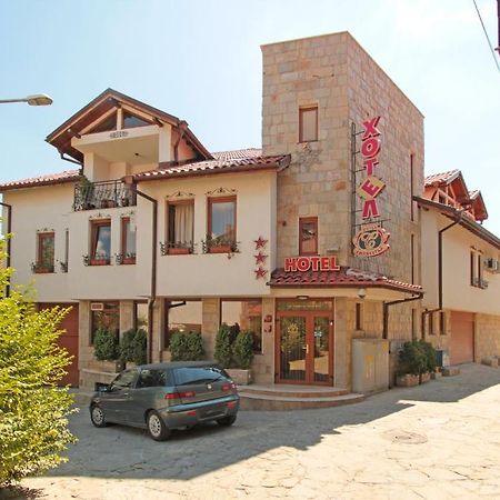 Family Hotel Silvestar เวลีคอเทอร์โนโว ภายนอก รูปภาพ