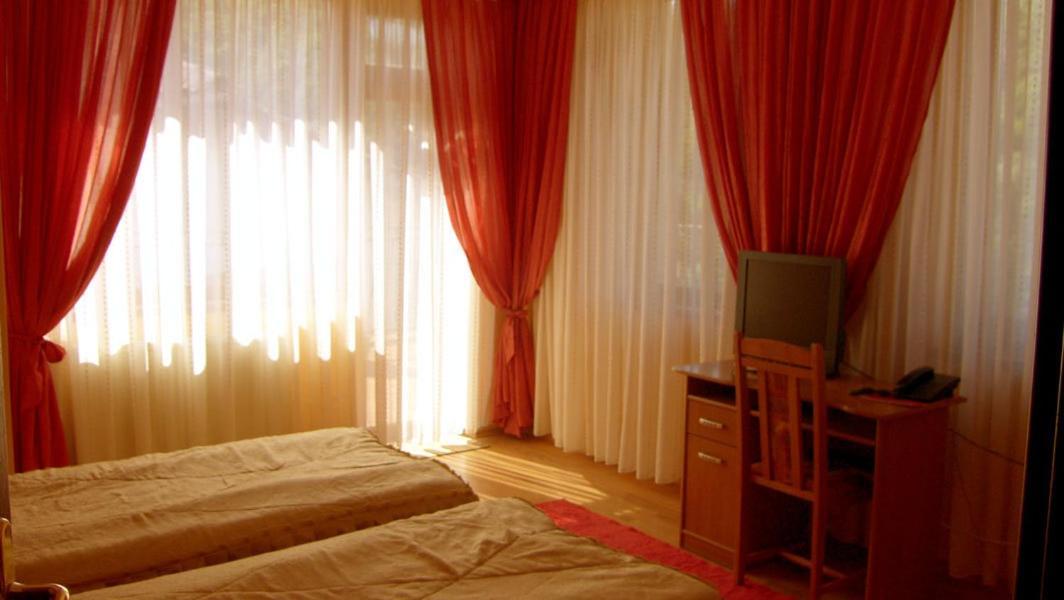 Family Hotel Silvestar เวลีคอเทอร์โนโว ภายนอก รูปภาพ