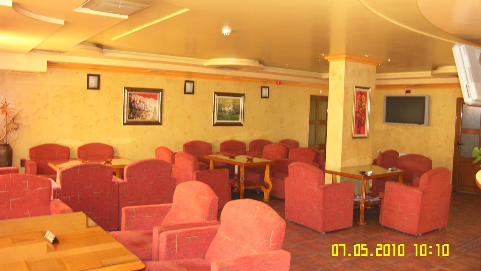 Family Hotel Silvestar เวลีคอเทอร์โนโว ภายนอก รูปภาพ