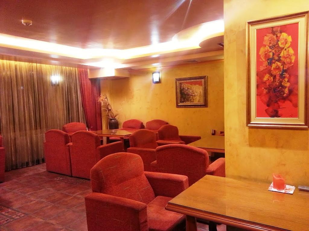 Family Hotel Silvestar เวลีคอเทอร์โนโว ภายนอก รูปภาพ