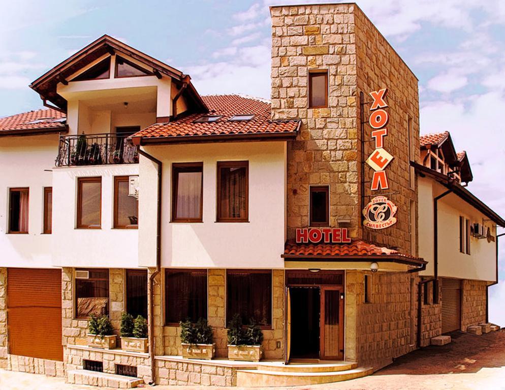 Family Hotel Silvestar เวลีคอเทอร์โนโว ภายนอก รูปภาพ