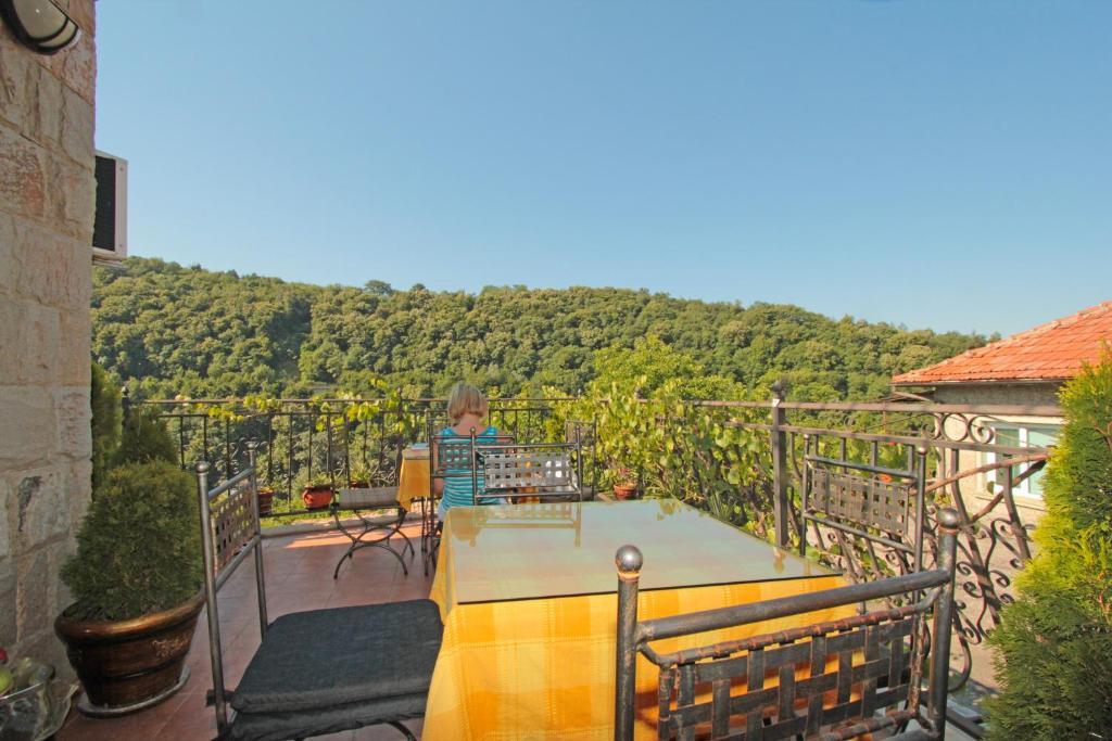 Family Hotel Silvestar เวลีคอเทอร์โนโว ภายนอก รูปภาพ