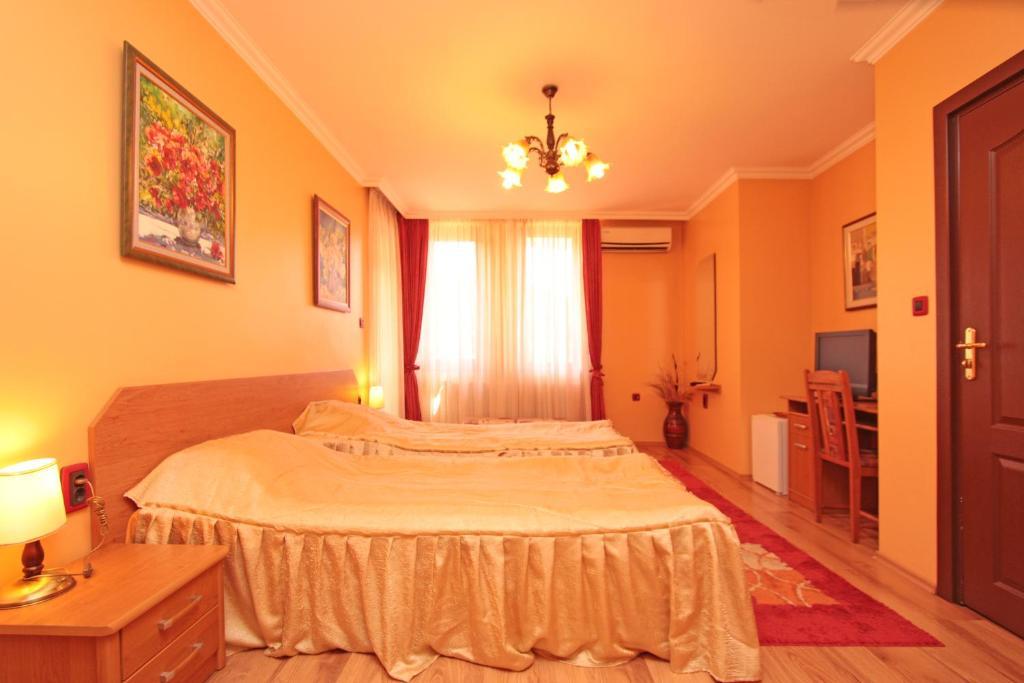 Family Hotel Silvestar เวลีคอเทอร์โนโว ภายนอก รูปภาพ